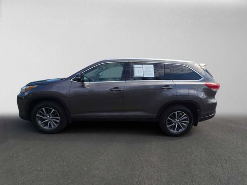Used 2019 Toyota Highlander XLE AWD/4WD image 6