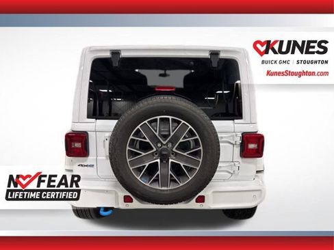 Used 2022 Jeep Wrangler Unlimited Sahara AWD/4WD image 9