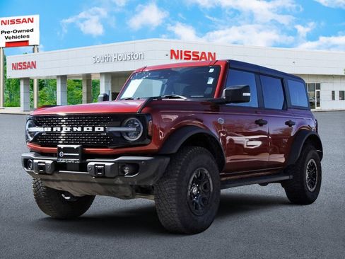 Used 2023 Ford Bronco Wildtrak image 2