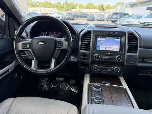 Used 2018 Ford Expedition Platinum AWD/4WD image 30