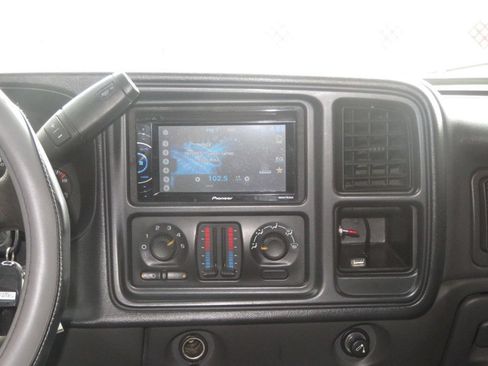 Used 2006 Chevrolet Silverado 2500 W/T w/ Heavy-Duty Power Package RWD image 38