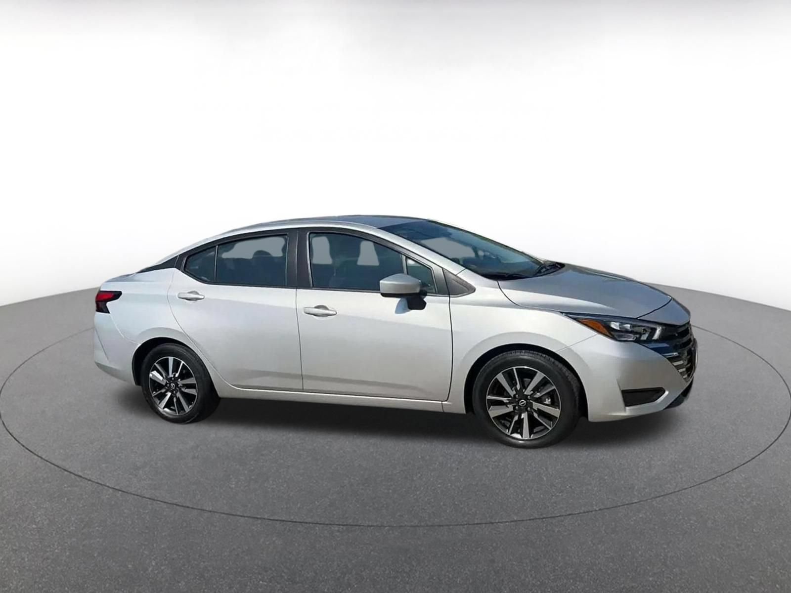 Used 2025 Nissan Versa SV FWD image 2