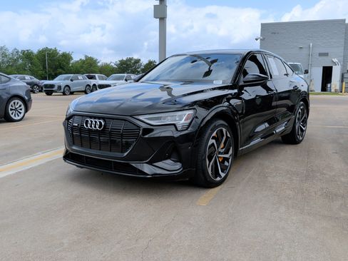 Used 2023 Audi e-tron Premium Plus image 5