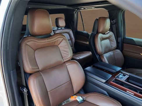 Used 2022 Lincoln Navigator L Reserve AWD/4WD image 30