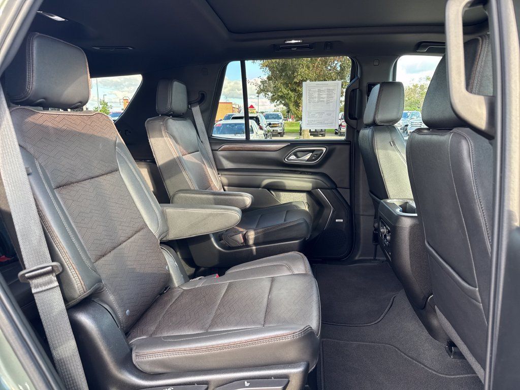 Used 2024 Chevrolet Tahoe High Country AWD/4WD image 40