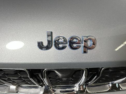 Used 2023 Jeep Grand Cherokee 4WD 4xe w/ Luxury Tech Group II image 10