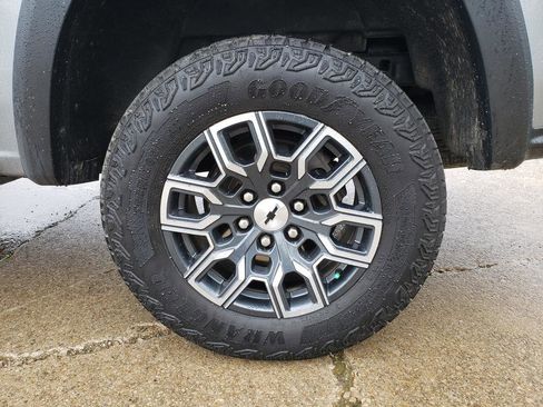 Used 2024 Chevrolet Colorado Z71 AWD/4WD image 11
