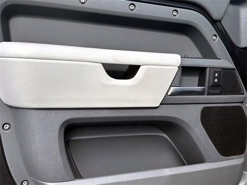 New 2025 Land Rover Defender 130 X-Dynamic SE image 16
