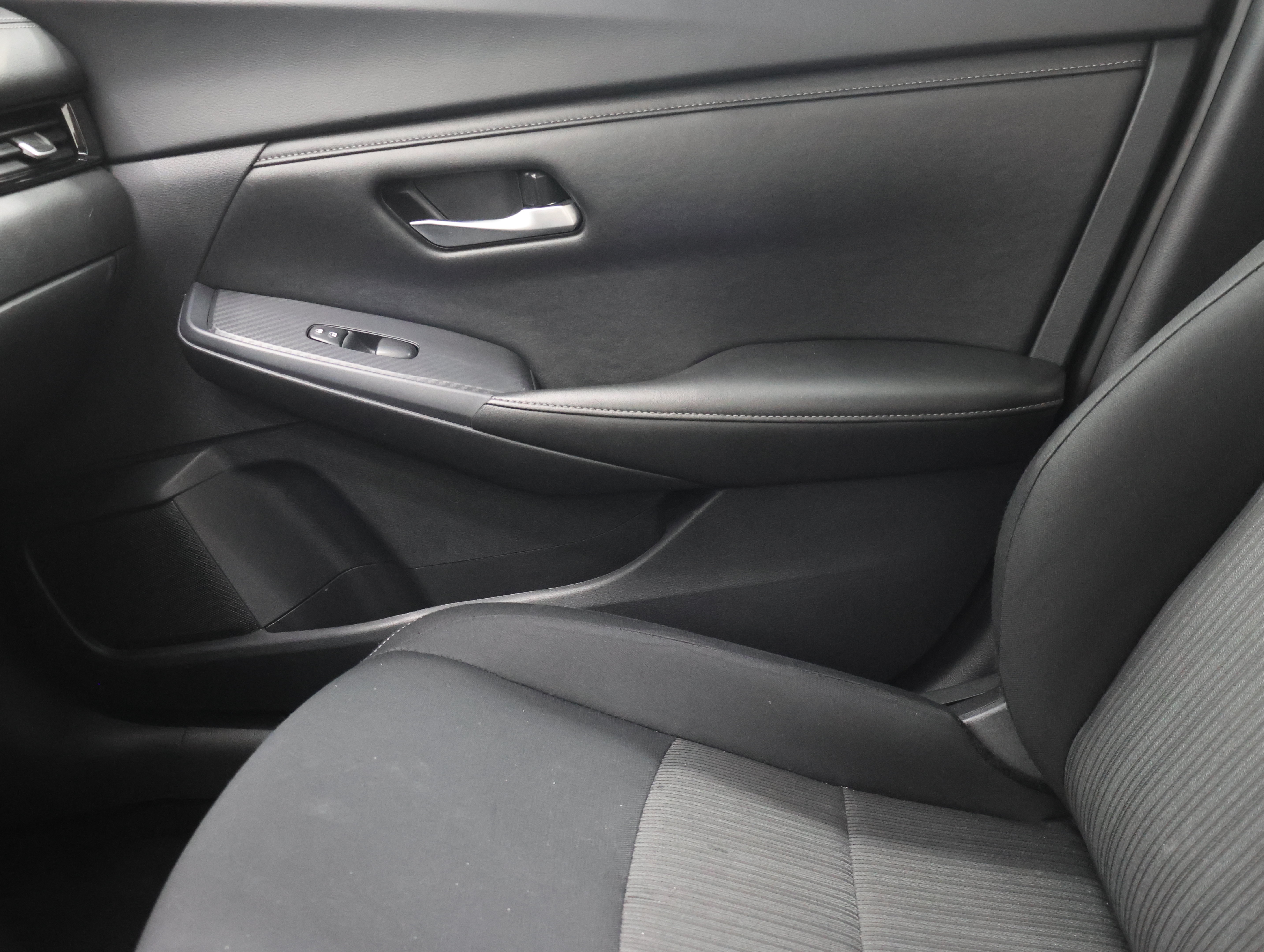 Used 2024 Nissan Sentra SV FWD image 13