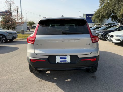 Certified 2025 Volvo XC40 B5 Plus image 5