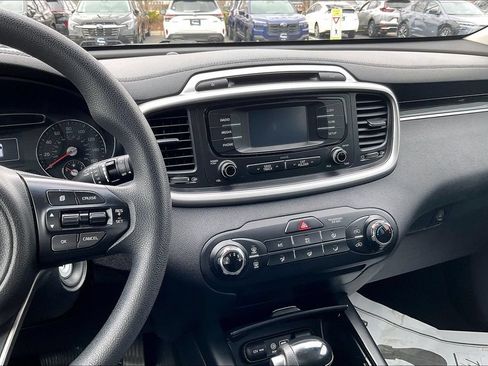 Used 2017 Kia Sorento AWD image 6