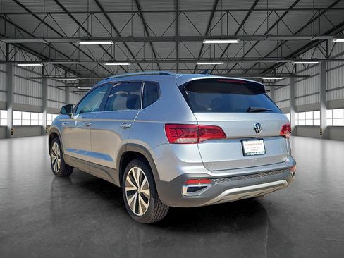Used 2024 Volkswagen Taos SE image 3