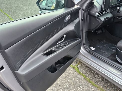 New 2025 Hyundai Elantra SE image 17