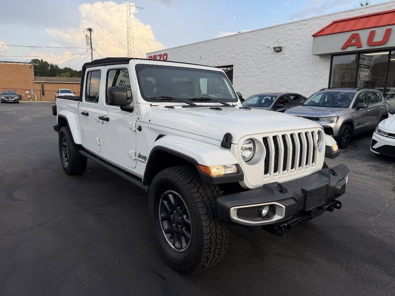 Used 2020 Jeep Gladiator Overland w/ Cold Weather Group AWD/4WD image 3