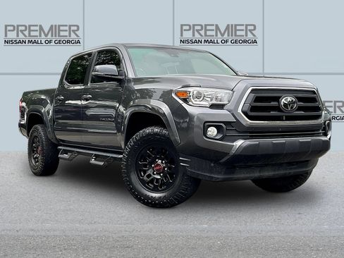 Used 2022 Toyota Tacoma SR5 w/ Technology Package RWD image 3