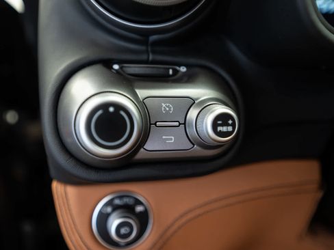 Certified 2019 Ferrari Portofino image 21