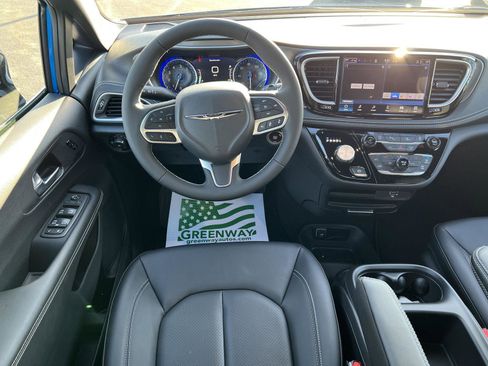 New 2026 Chrysler Pacifica Select image 20