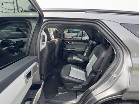 Certified 2023 Ford Explorer XLT w/ Equipment Group 202A AWD/4WD image 18