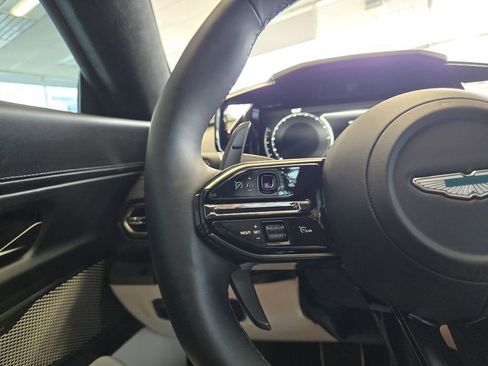 Used 2025 Aston Martin V8 Vantage Coupe RWD image 27