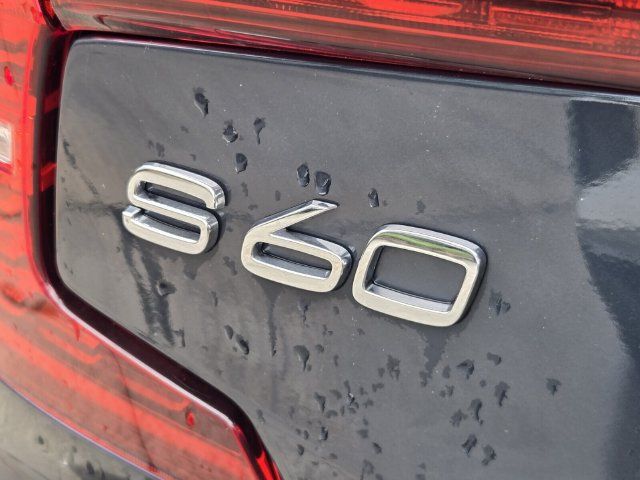 Used 2020 Volvo S60 T5 Momentum FWD image 11