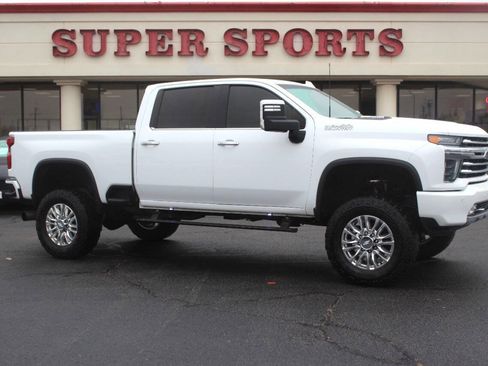 Used 2020 Chevrolet Silverado 2500 High Country w/ Technology Package AWD/4WD image 1