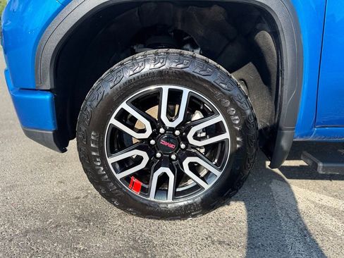 Certified 2023 GMC Sierra 1500 AT4 w/ Technology Package AWD/4WD image 3