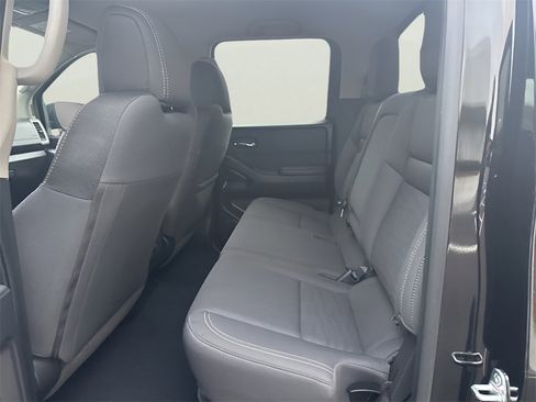 Used 2023 Nissan Frontier SV w/ SV Convenience Package image 11