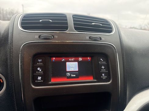 Used 2020 Dodge Journey SE image 25