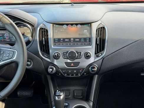 Used 2017 Chevrolet Cruze LT w/ Sun And Sound Package FWD image 11