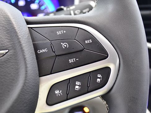 Used 2024 Chrysler Pacifica Touring-L FWD image 26