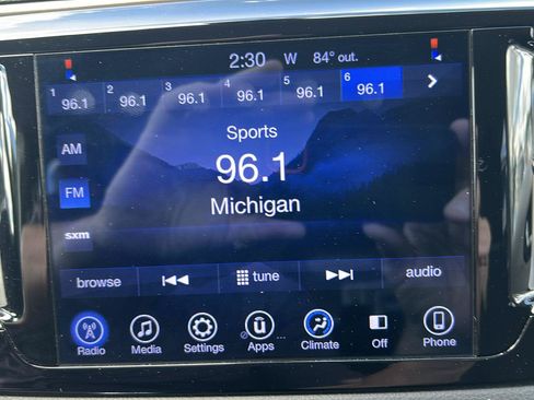 Used 2017 Chrysler Pacifica Touring FWD image 13
