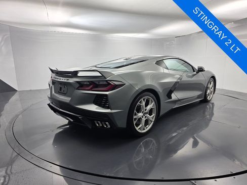 Used 2022 Chevrolet Corvette Stingray Preferred Cpe w/ Z51 Performance Package RWD image 4