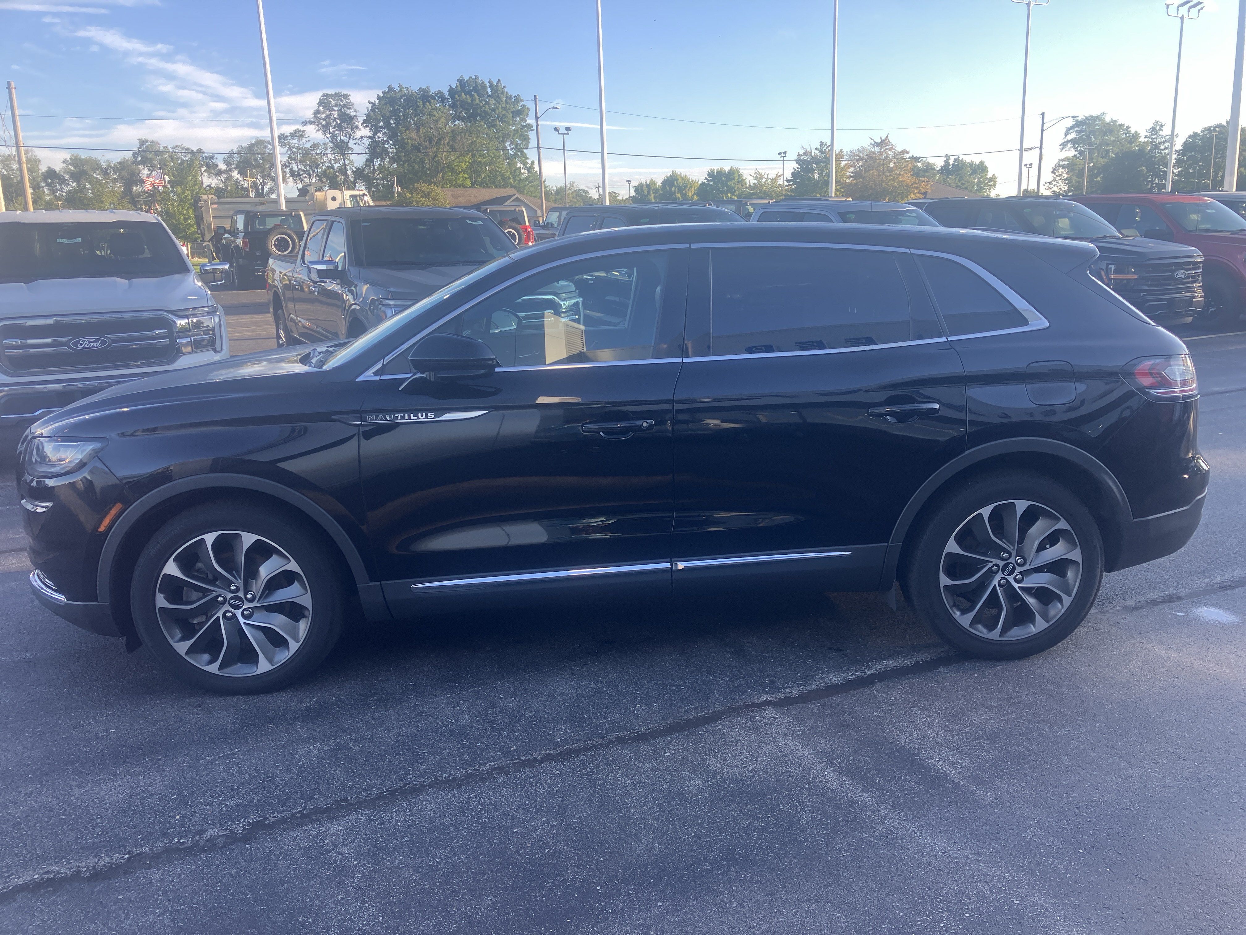 Used 2023 Lincoln Nautilus Reserve AWD/4WD image 4