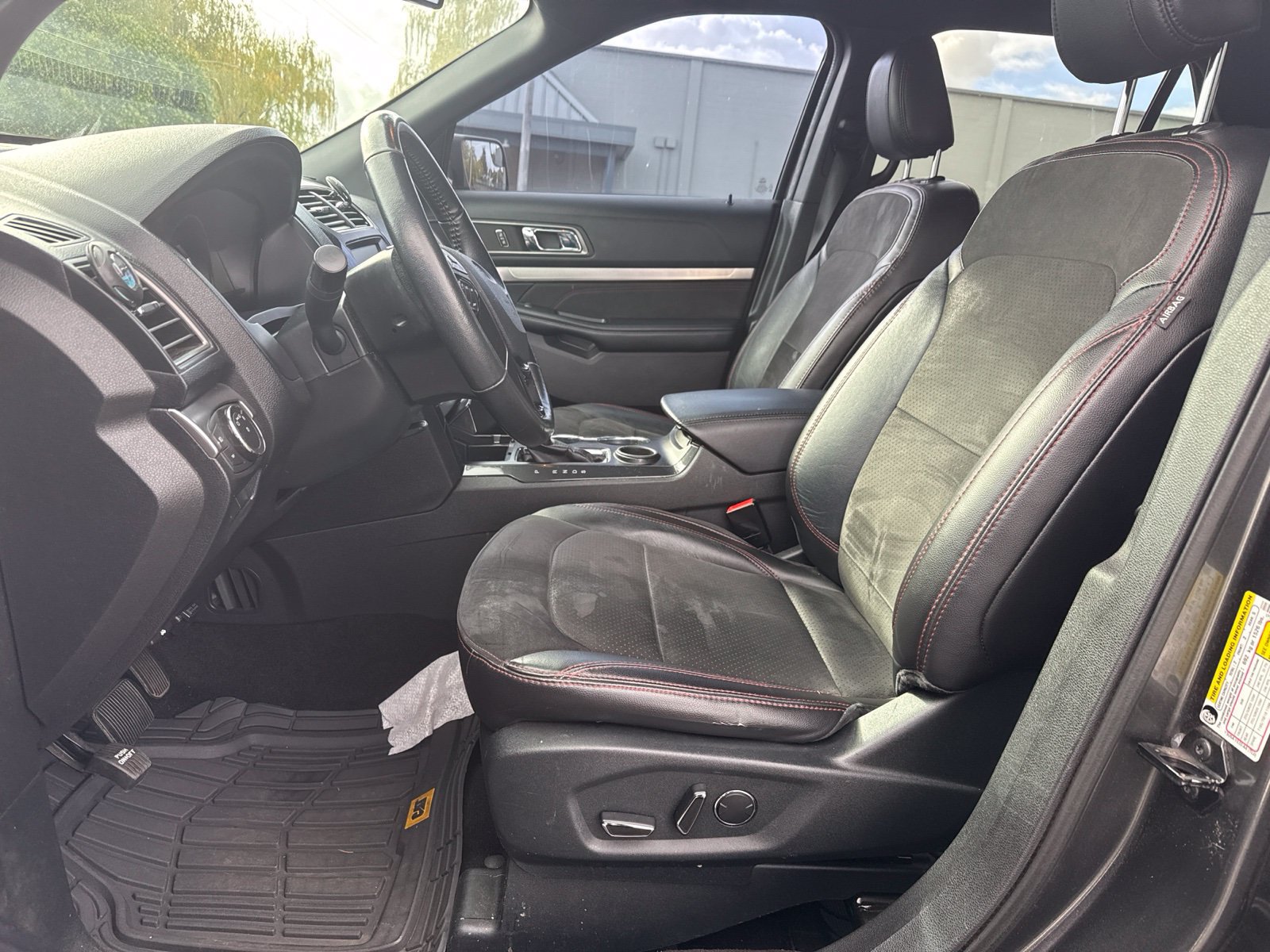 Used 2018 Ford Explorer XLT w/ Equipment Group 202A FWD image 9