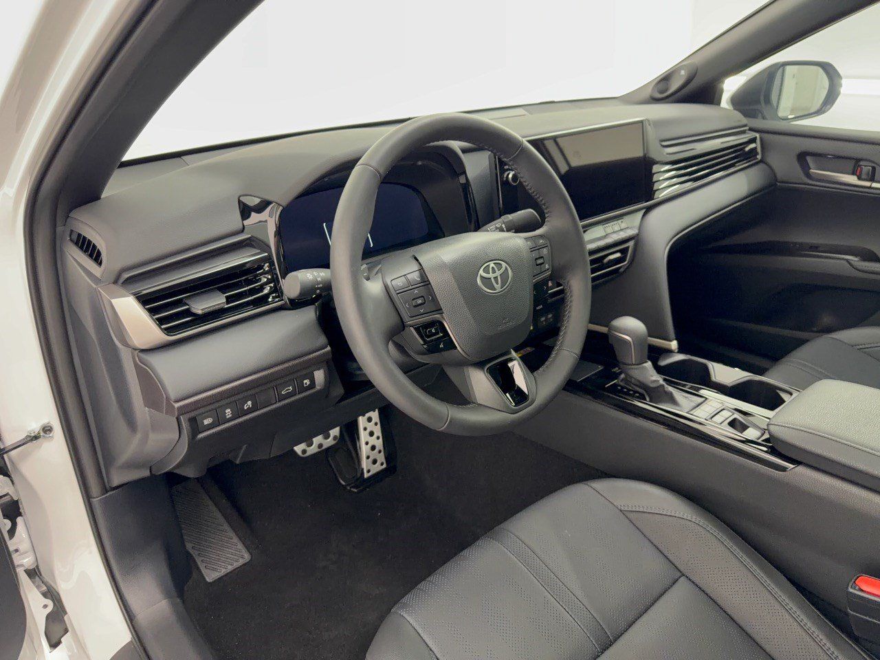 Used 2026 Toyota Camry XSE w/ Premium Package FWD image 4