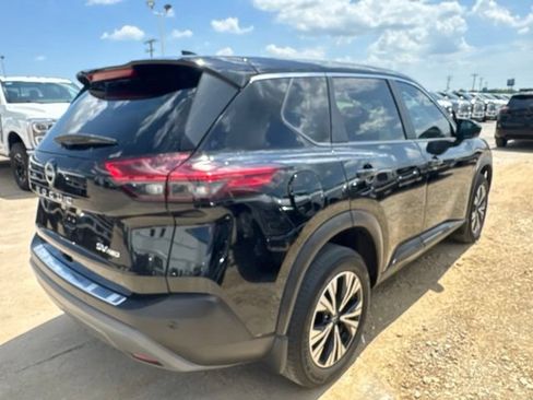 Used 2023 Nissan Rogue SV AWD/4WD image 6