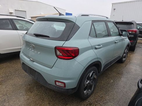 Used 2025 Hyundai Venue SEL FWD image 9
