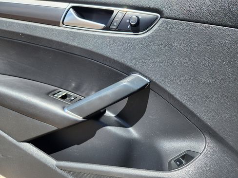 Used 2017 Volkswagen Passat 1.8T R-Line image 17