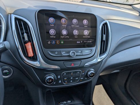 Used 2020 Chevrolet Equinox Premier AWD/4WD image 18