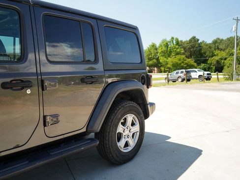 Used 2018 Jeep Wrangler Unlimited Sport S AWD/4WD image 22