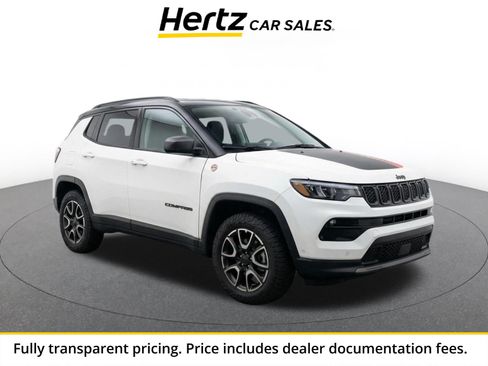 Used 2025 Jeep Compass Trailhawk AWD/4WD image 1
