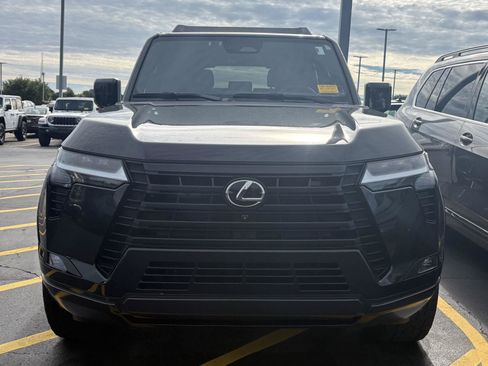 Used 2024 Lexus GX 550 w/ Accessory Package (31) AWD/4WD image 2