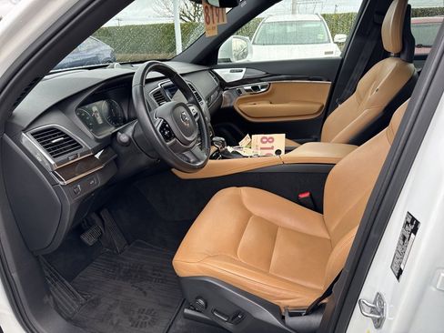 Used 2017 Volvo XC90 T6 Momentum w/ Vision Package image 10