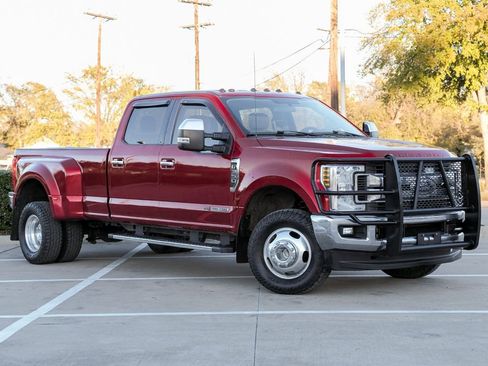 Used 2018 Ford F350 XLT w/ XLT Premium Package image 8