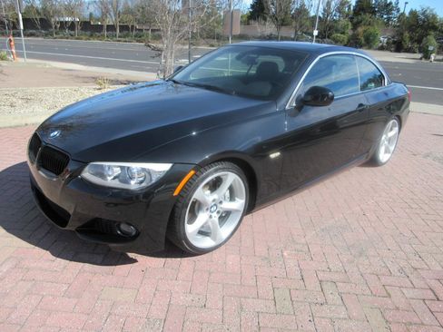 Used 2013 BMW 335i Convertible image 2