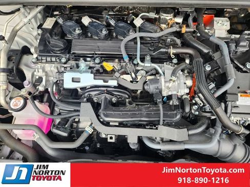 Used 2025 Toyota Prius LE FWD image 31