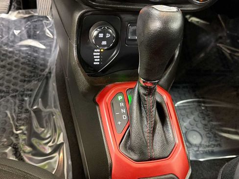 Used 2017 Jeep Renegade Trailhawk w/ Popular Equipment Group AWD/4WD image 22