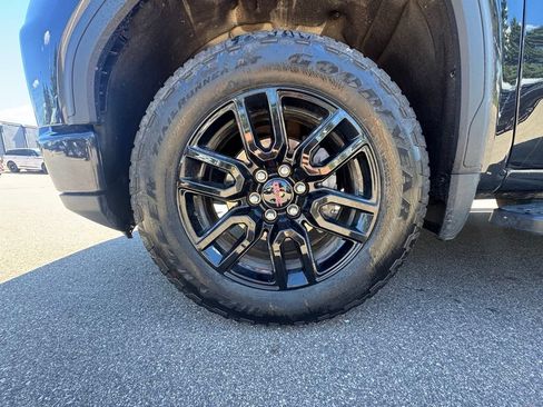 Used 2024 GMC Sierra 1500 Elevation w/ LPO, Elevation Black Package AWD/4WD image 17