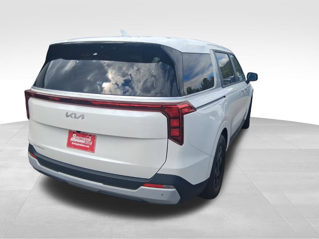 Certified 2026 Kia Carnival FWD image 6