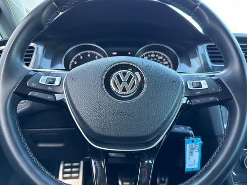Used 2019 Volkswagen Golf Alltrack S image 22
